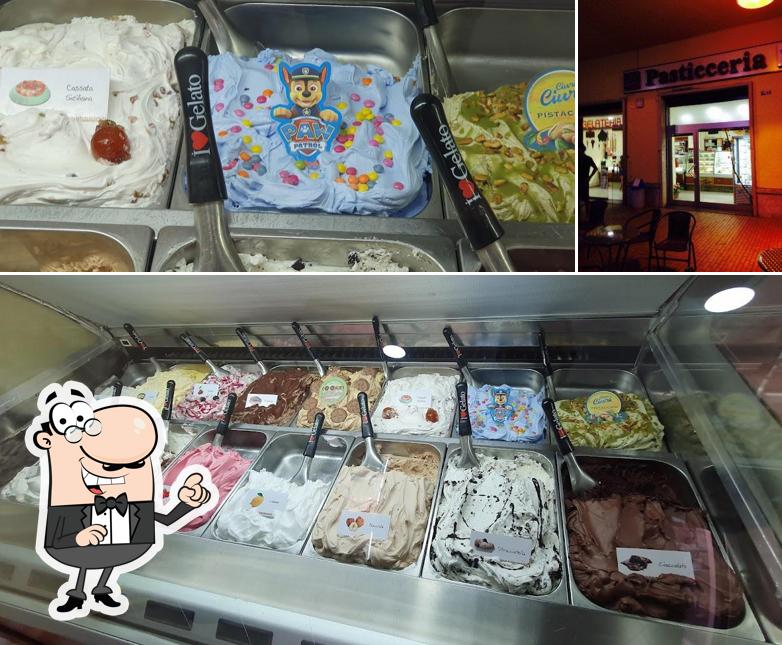 La foto di interni e cibo da Pasticceria Napoletana Sabaudia