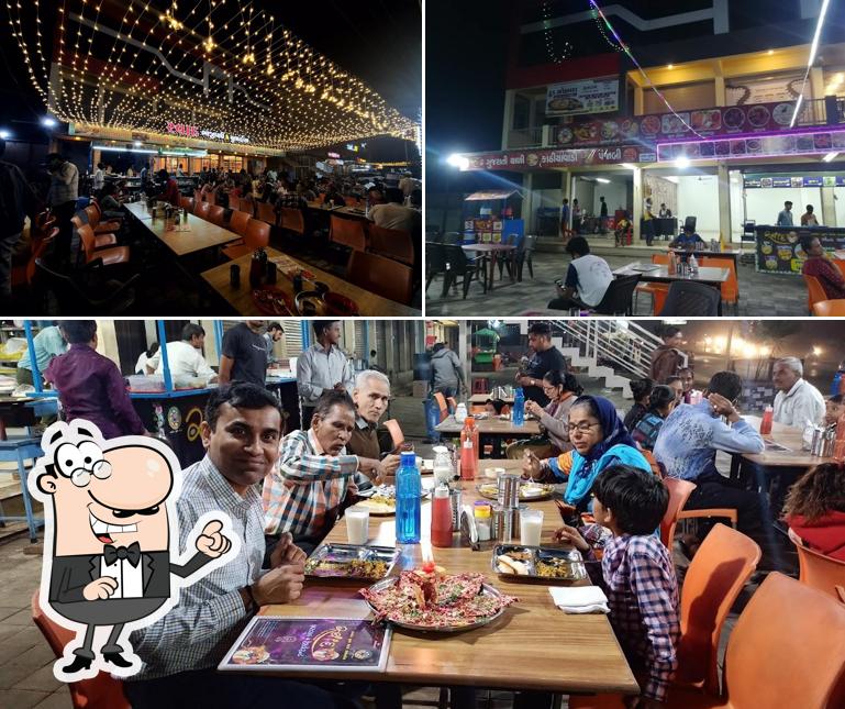 The interior of SWAD BHAJIPAU & CHULA DHOSA