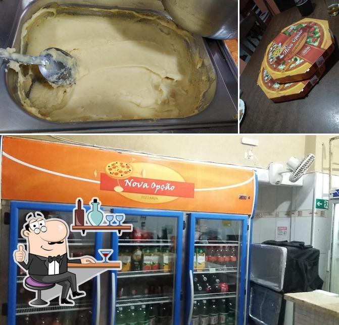 O interior do Pizzaria Nova Opção