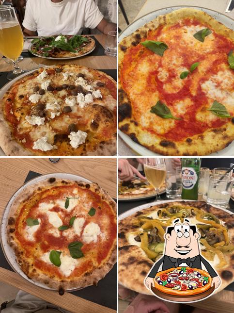 Scegli una pizza a Pizzeria "La Pizzeria"