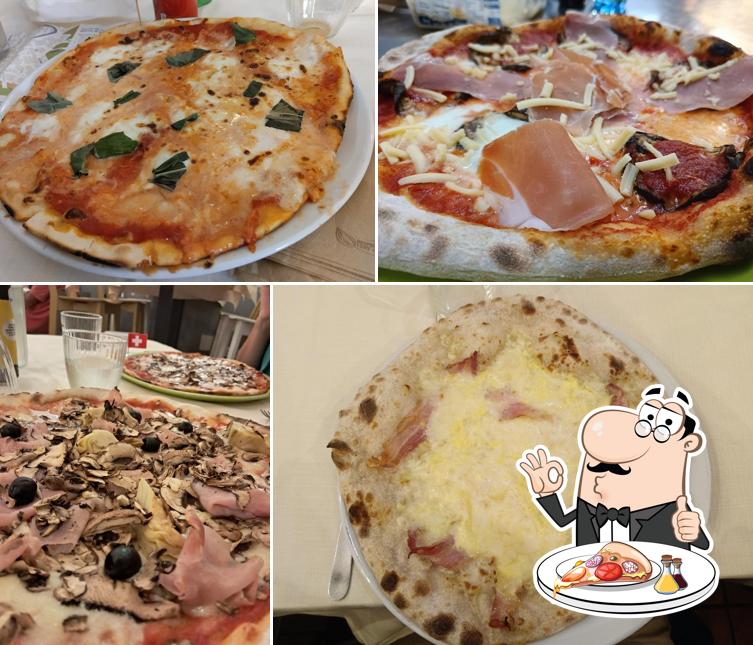 A La Lira - Pizzeria Bisteccheria, puoi ordinare una bella pizza
