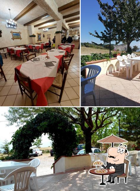 Goditi la vista dall'area esterna di Ristorante Pizzeria Pino Loricato