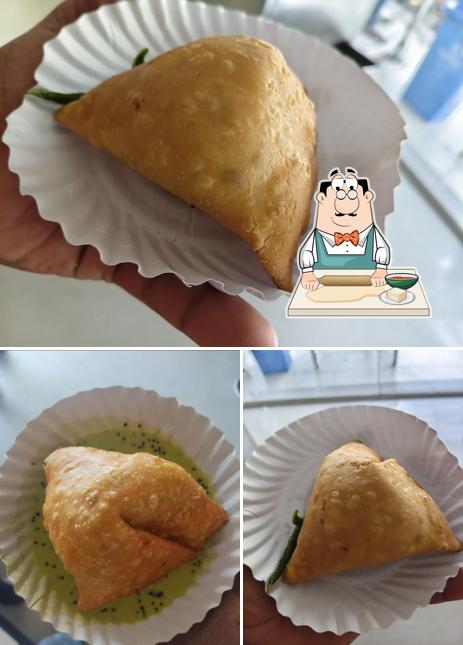 Samosa at New Narayan Khaman And Sweets