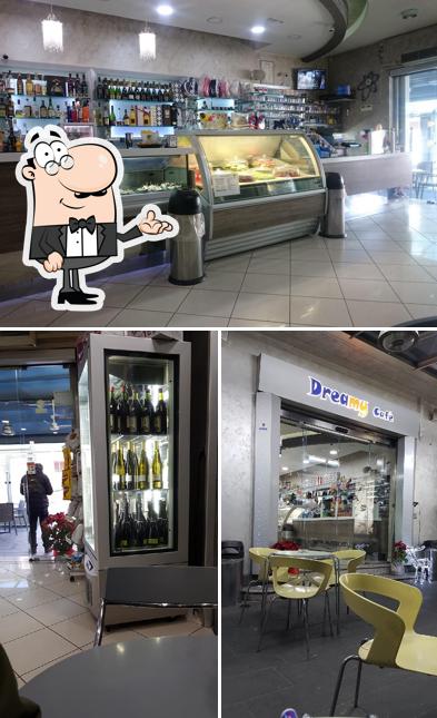 Dai un'occhiata agli interni di Dreamy Cafe'