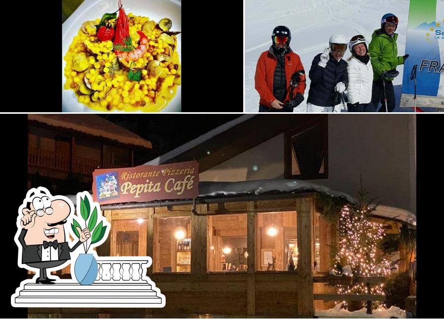 Tra le varie cose da Pepita Cafe si possono trovare la esterno e cibo