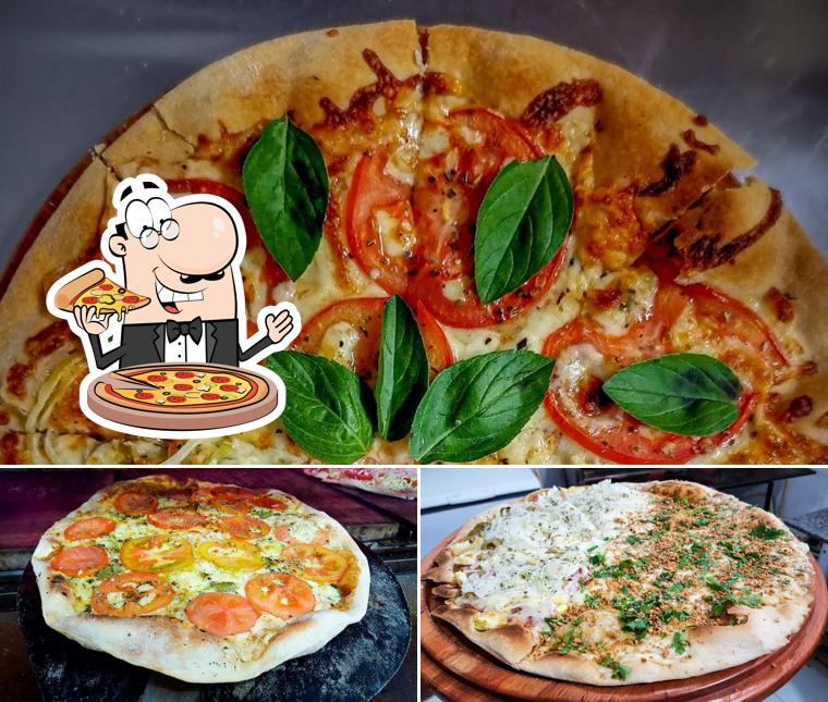 Experimente pizza no Pizzaria e Restaurante Velho Barão