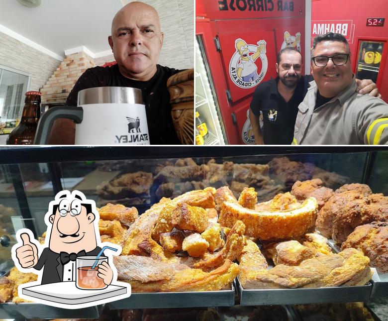 O Bar Cirrose se destaca pelo bebida e comida