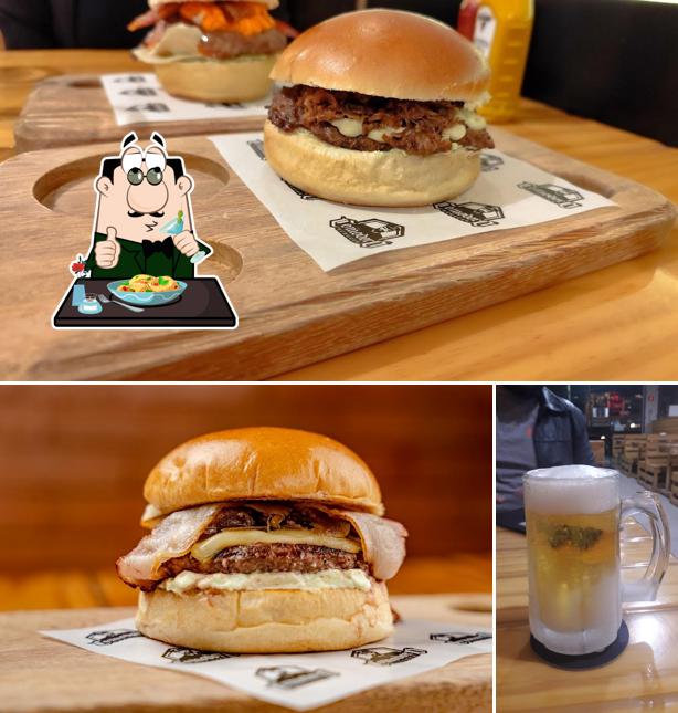 Sanduíche de carne de porco desfiada em Comodoro Burguer - Pinhais