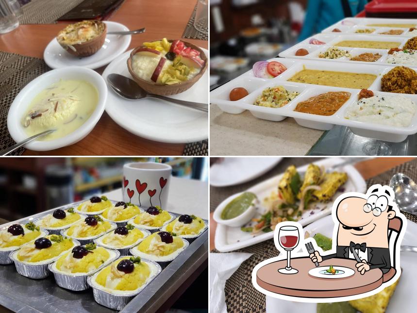 Food at Annapoorna Mithai