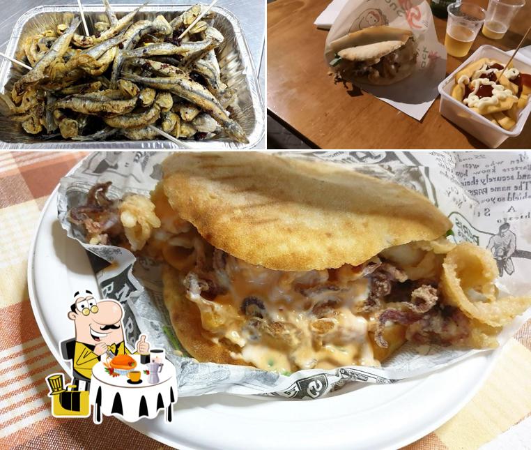 Panino con maiale stirato al Siamo fritti silvi paese