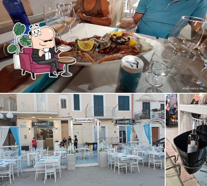 Dai un'occhiata agli interni di Kraken street food fish