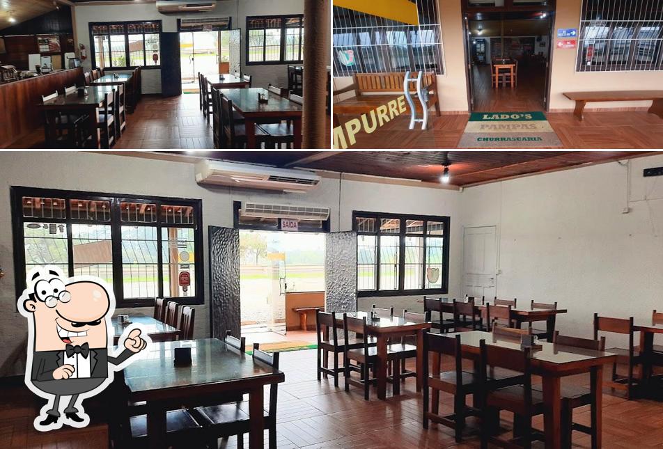 Sente em uma das mesas no Lado's Pampas Churrascaria Barra Velha