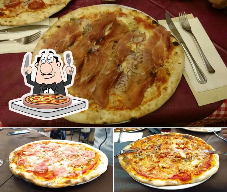 Ordina una pizza a Ristorante Pizzeria Rosa Nera