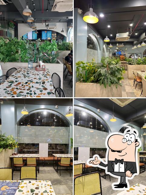 Check out how RP's Pizzeria SBR & i Contrast Ice Cream & Thick Shake looks inside