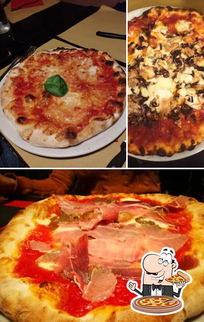 A Pizzeria Rosso Pachino, puoi goderti una bella pizza
