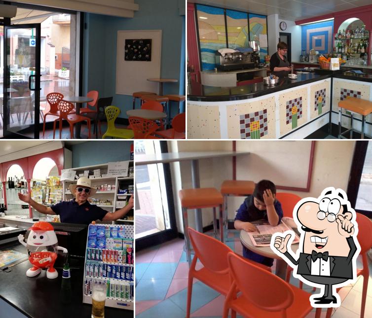 Dai un'occhiata agli interni di Bar Dori Mannu