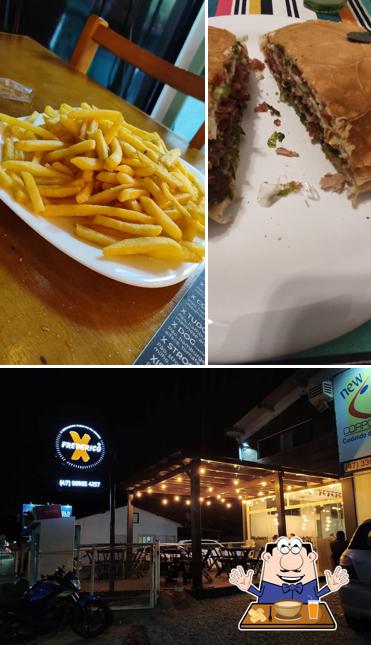 A comida e exterior do restaurante