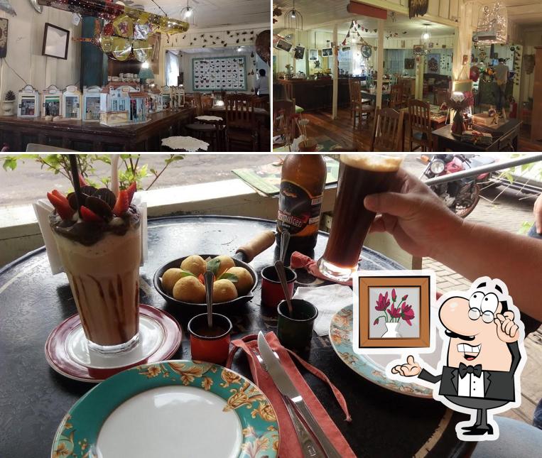 O interior do Empório com Arte