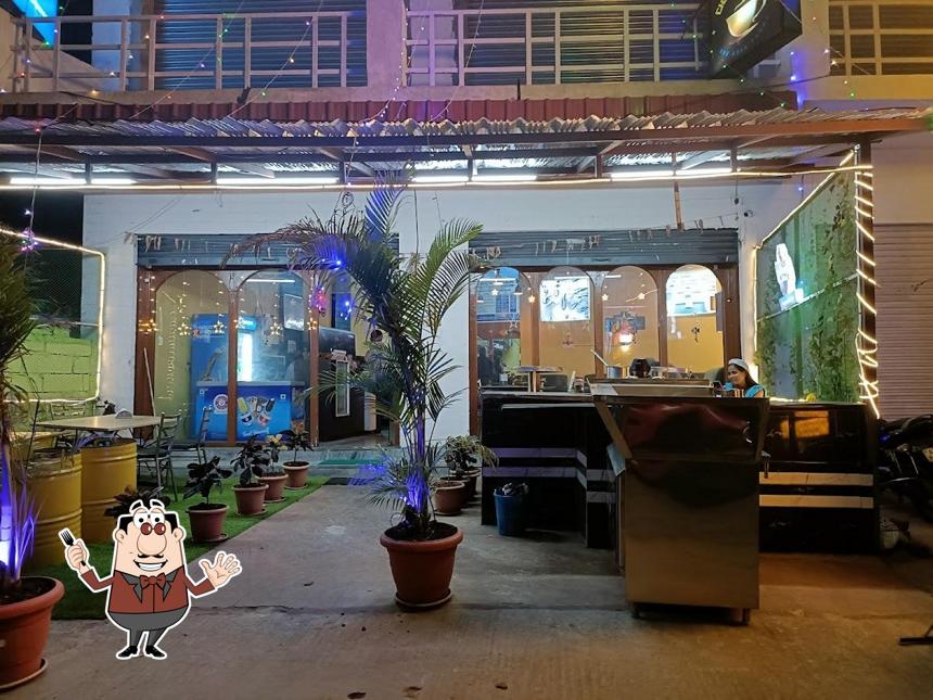 Meals at Org Aqua Farm's Fresh Seafood Cafe