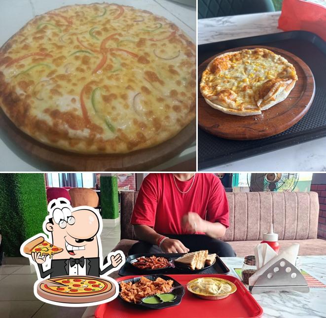 Order pizza at Food Tree