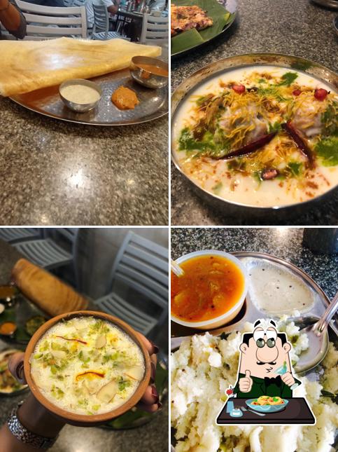 Masala dosa at Ghate Dugdha Mandir - Mahal