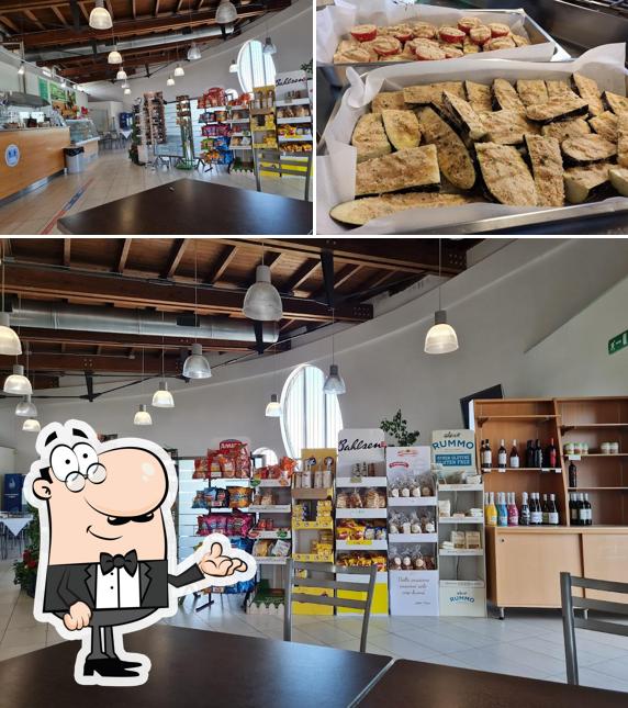 La interni e cibo del ristorante