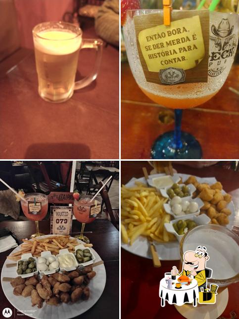 Comida em Deck Pub Velho Oeste