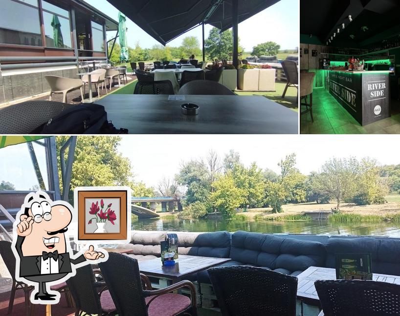 L'intérieur de Caffe bar & Night bar River Side