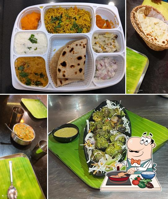 Chicken curry at Shri Amutheesar