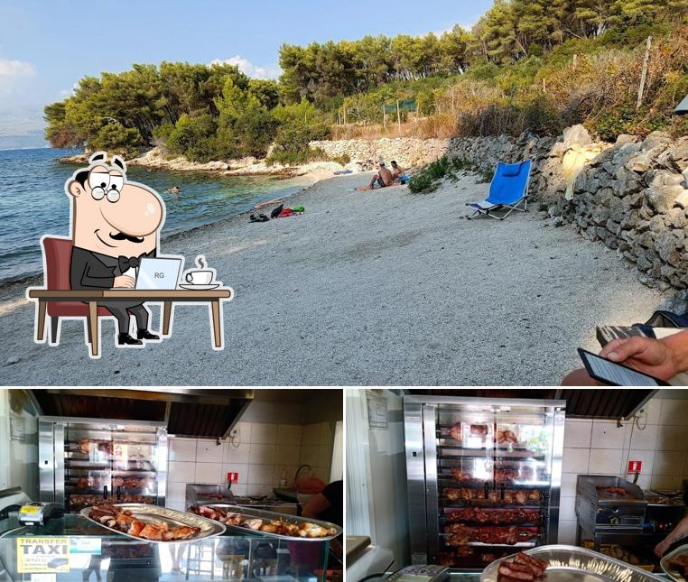 La interni e cibo del ristorante
