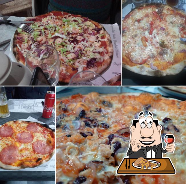 Scegli una pizza a La Lanterna Di Giannini Lidia