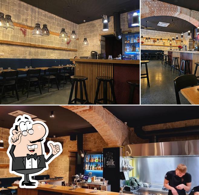 Dai un'occhiata agli interni di SILK - Pan-Asian Fusion and Izakaya, Split