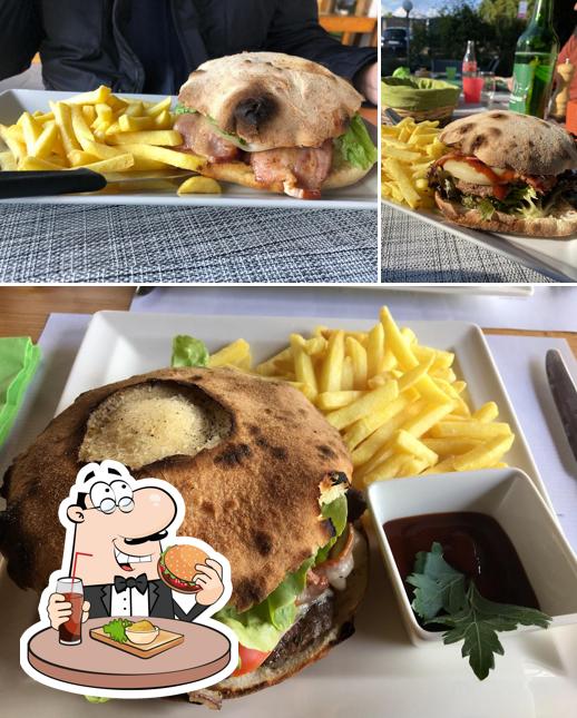 Ordina un hamburger a RESTAURANT De FINIBUS Terrae /Sonnenblick
