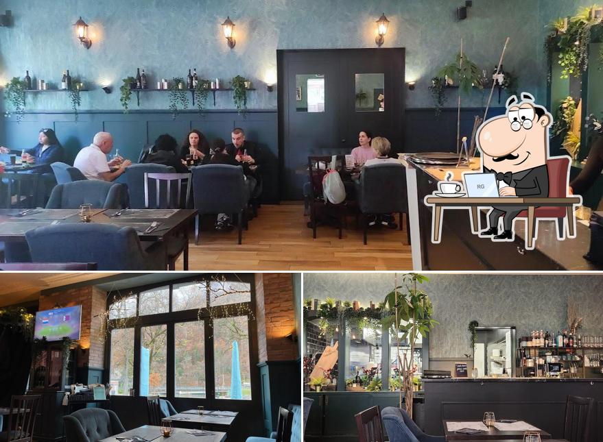 Siediti a un tavolo di Asllanis Corner