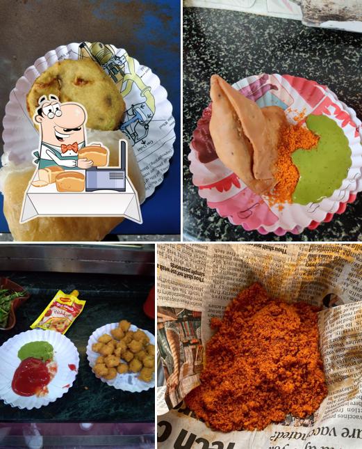 Garlic bread at Ruchira Wadapav