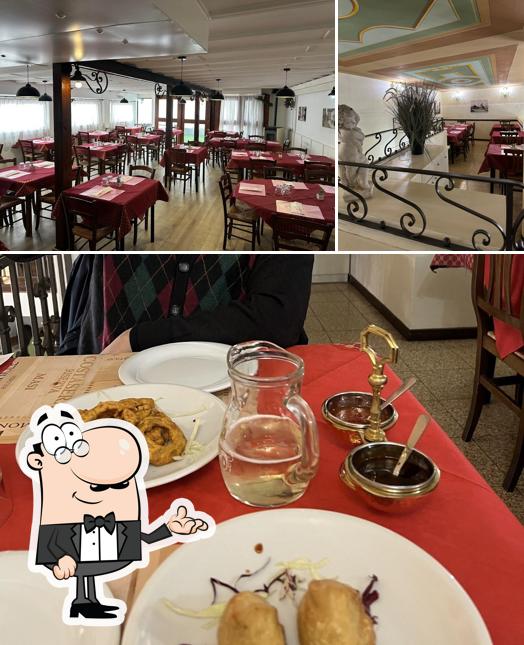 La interni e cibo del ristorante