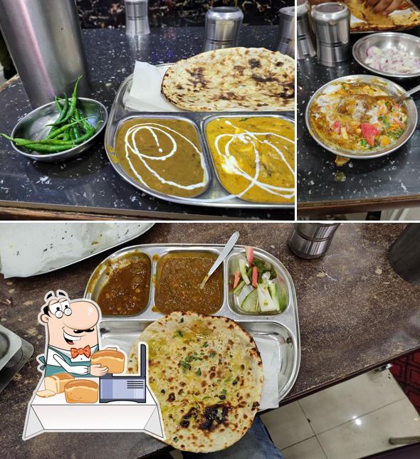 Garlic bread at Madaan tikki town