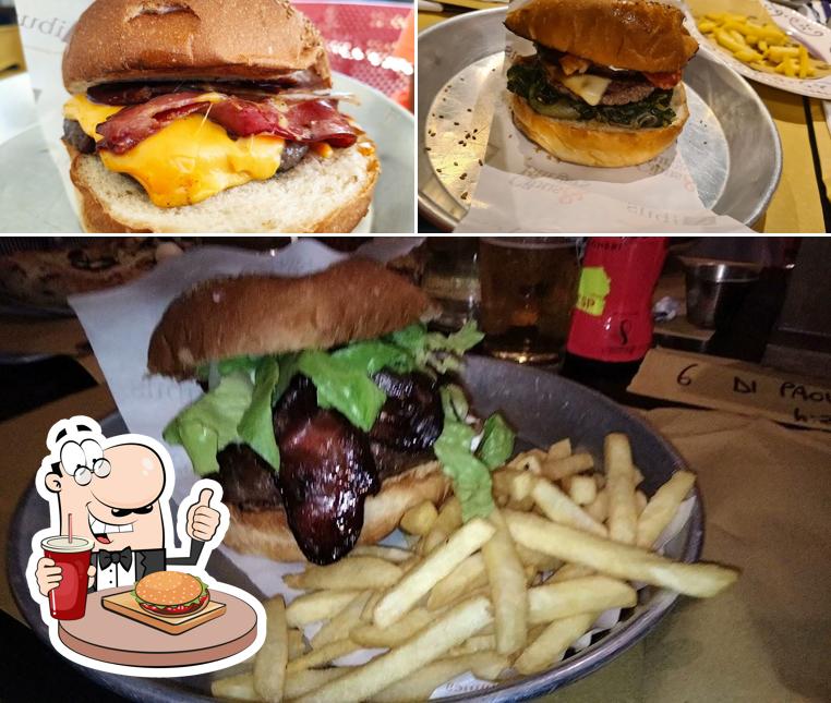 Cibus Cultura Gastronomica propone un'ampia gamma di opzioni per gli amanti dell'hamburger