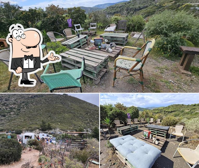 La immagine di interni e esterno da Acquarilli Bar