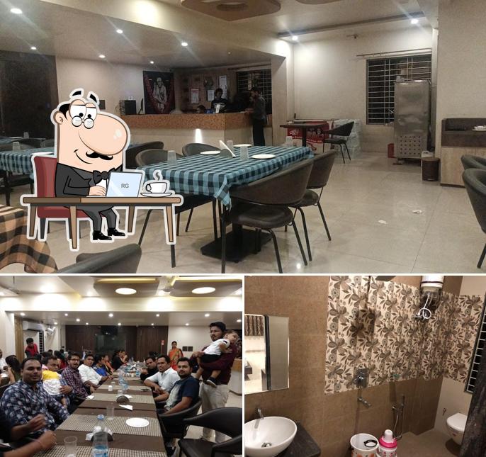 Check out how HOTEL SARGAM (Best Restaurant In Bhandara) looks inside