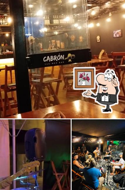 O interior do Cabrón Tex Mex Bar
