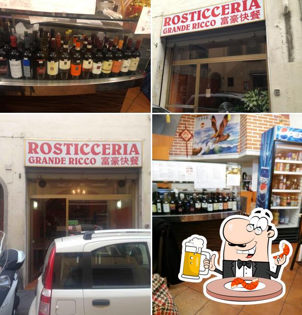 Puoi ordinare un rinfrescante bicchiere di birra chiara o scura