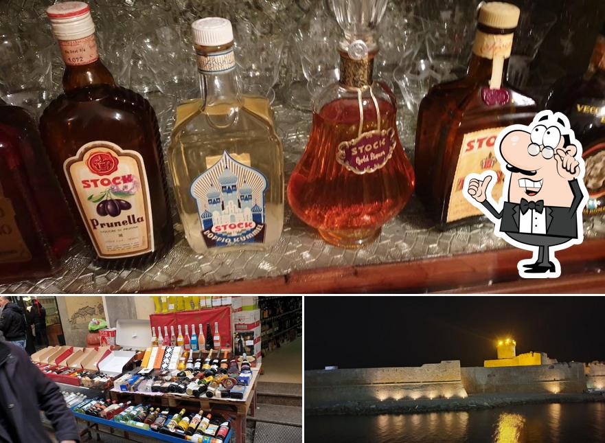 Gli interni di Enoteca Palatone