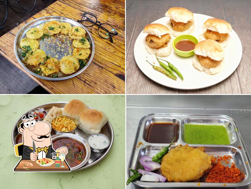 Food at S Kumar Wadewale