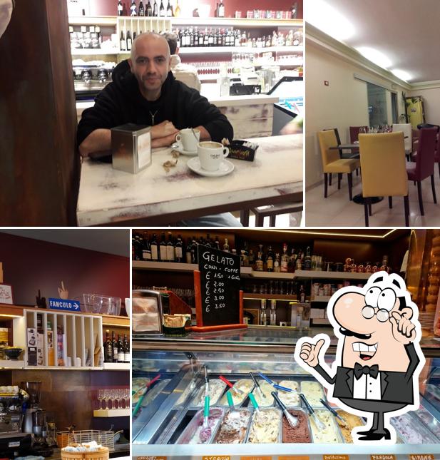 Siediti a un tavolo di Bar Pradio