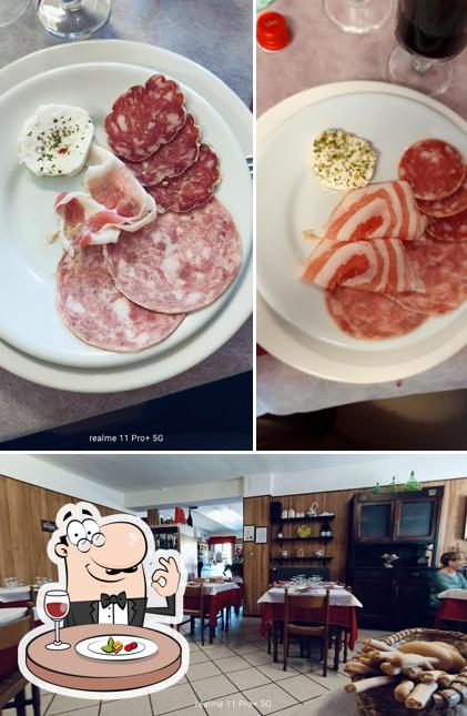 Tra le varie cose da Trattoria Rioscone si possono trovare la cibo e interni