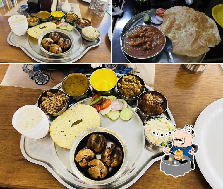 Meals at Badri Seth Marwari Bhoj