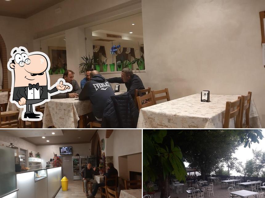 Siediti a un tavolo di Le Cavrelle