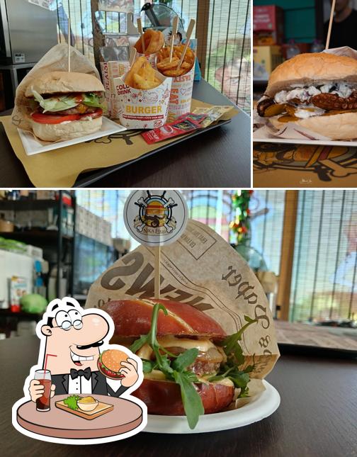 Prenditi un hamburger a Nika Food
