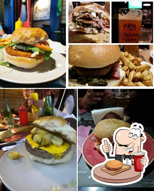 Prenditi un hamburger a Tartan Scottish Pub